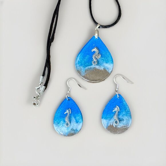 Handmade Ocean Theme With Seahorse Charm Epoxy Resin Earrings And Necklace Set - Picture 3 of 6